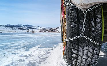 Kako postaviti lance za snijeg na kotače?
